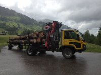 Aebi VT mit Kran beim Holztransport